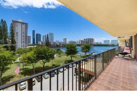 Кондоминиум с 2 спальнями в Санни-Айлс-Бич, Флорида № 2030674