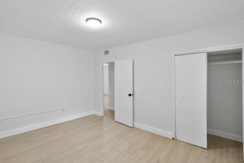 Propiedad comercial en venta en Tampa, Florida, 4 dormitorios, 144.93 m2 № 2224367 - foto 5