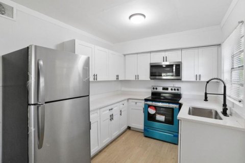 Propiedad comercial en venta en Tampa, Florida, 4 dormitorios, 144.93 m2 № 2224367 - foto 2