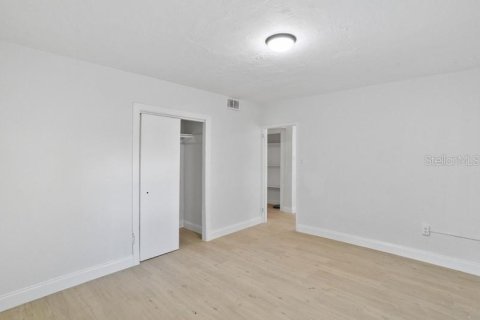 Propiedad comercial en venta en Tampa, Florida, 4 dormitorios, 144.93 m2 № 2224367 - foto 6