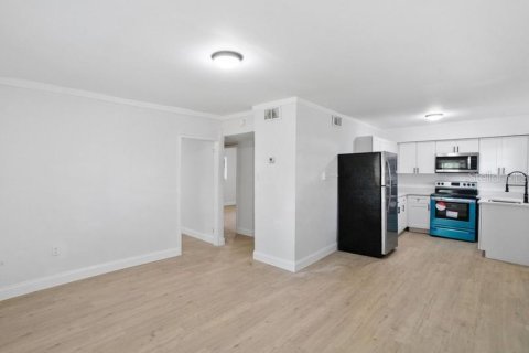 Propiedad comercial en venta en Tampa, Florida, 4 dormitorios, 144.93 m2 № 2224367 - foto 3