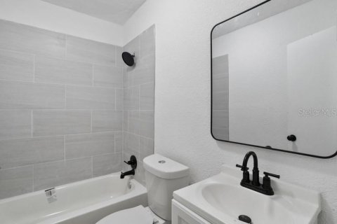 Propiedad comercial en venta en Tampa, Florida, 4 dormitorios, 144.93 m2 № 2224367 - foto 8