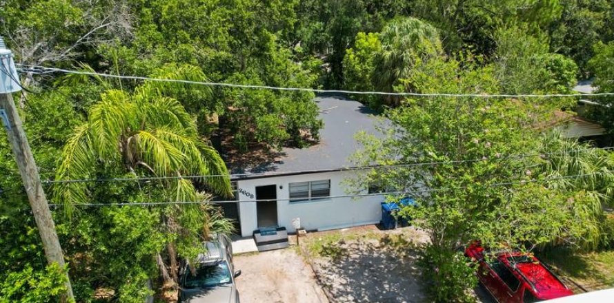 Propiedad comercial en Tampa, Florida 4 dormitorios, 144.93 m2 № 2224367