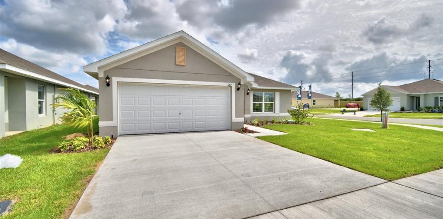 Villa ou maison à MAGNOLIA PARK à Haines City, Floride 3 chambres, 183.02 m2 № 1508995