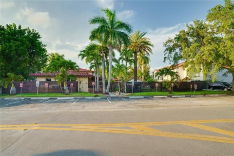 Apartment in Fort Lauderdale, Florida 3 rooms, 26.01 sq.m. № 2272700 - photo 2