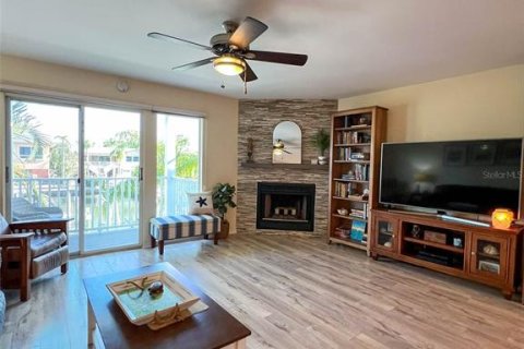 Adosado en venta en Indian Rocks Beach, Florida, 3 dormitorios, 145.48 m2 № 1761247 - foto 6