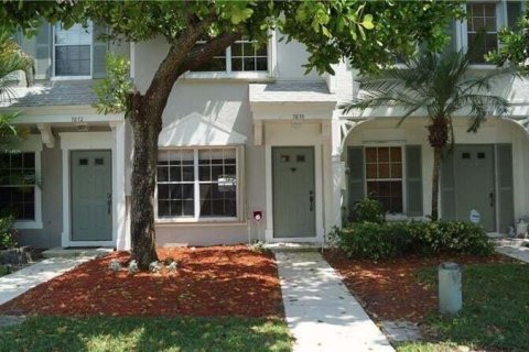 Touwnhouse à louer à Tamarac, Floride: 2 chambres, 87.79 m2 № 2087694 - photo 2