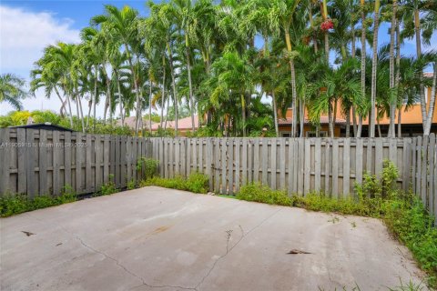 Townhouse in Homestead, Florida 3 bedrooms, 127.09 sq.m. № 1956833 - photo 4