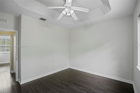 Townhouse in Homestead, Florida 3 bedrooms, 127.09 sq.m. № 1956833 - photo 7