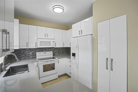 Townhouse in Homestead, Florida 3 bedrooms, 127.09 sq.m. № 1956833 - photo 27