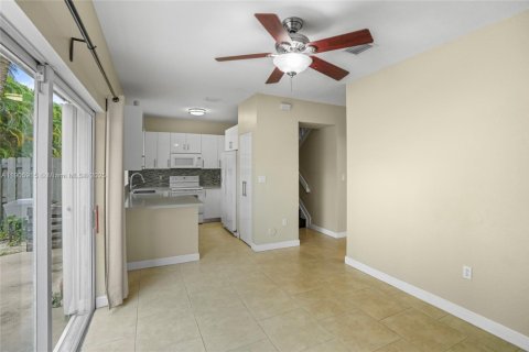 Townhouse in Homestead, Florida 3 bedrooms, 127.09 sq.m. № 1956833 - photo 22