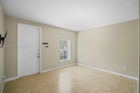 Townhouse in Homestead, Florida 3 bedrooms, 127.09 sq.m. № 1956833 - photo 24