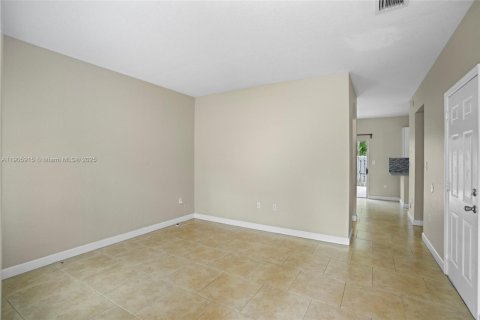 Townhouse in Homestead, Florida 3 bedrooms, 127.09 sq.m. № 1956833 - photo 25