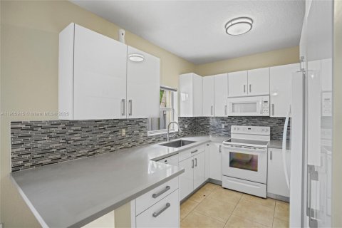 Townhouse in Homestead, Florida 3 bedrooms, 127.09 sq.m. № 1956833 - photo 26