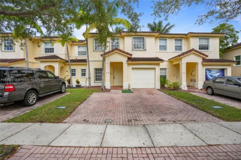 Townhouse in Homestead, Florida 3 bedrooms, 127.09 sq.m. № 1956833 - photo 1