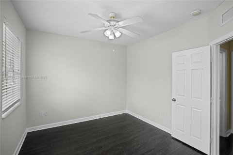 Townhouse in Homestead, Florida 3 bedrooms, 127.09 sq.m. № 1956833 - photo 17