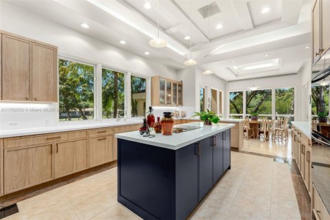 House in Coral Gables, Florida 5 bedrooms, 715.16 sq.m. № 1713936 - photo 6