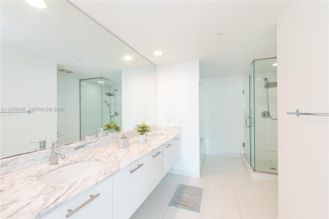 Condo in Miami, Florida, 2 bedrooms  № 2053029 - photo 9