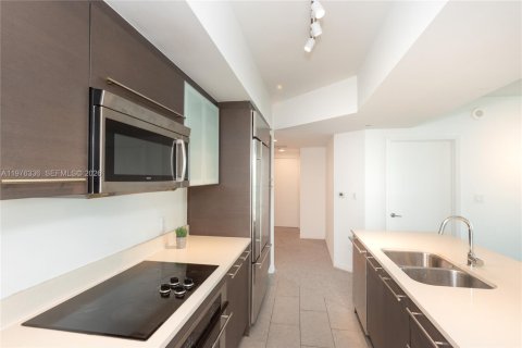Condo in Miami, Florida, 2 bedrooms  № 2053029 - photo 19