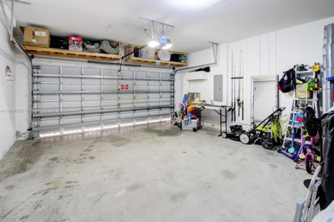 House in Homestead, Florida 4 bedrooms, 255.67 sq.m. № 1893220 - photo 22