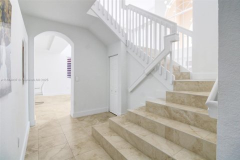 House in Homestead, Florida 4 bedrooms, 255.67 sq.m. № 1893220 - photo 23
