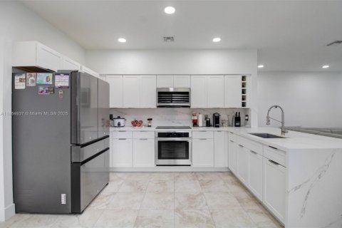 House in Homestead, Florida 4 bedrooms, 255.67 sq.m. № 1893220 - photo 10