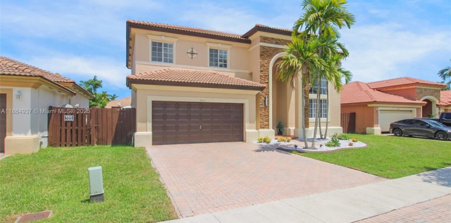 House in Homestead, Florida 4 bedrooms, 255.67 sq.m. № 1893220