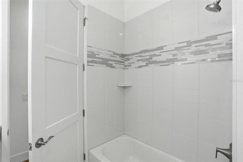 House in Punta Gorda, Florida 4 bedrooms, 204.85 sq.m. № 2122758 - photo 26