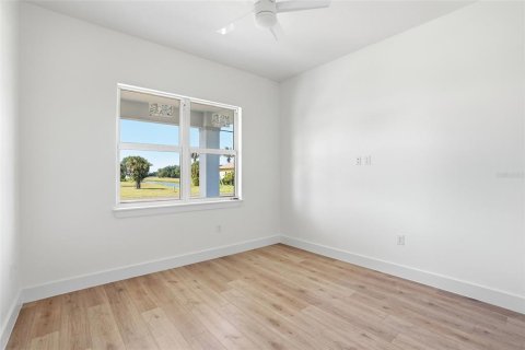 House in Punta Gorda, Florida 4 bedrooms, 204.85 sq.m. № 2122758 - photo 27