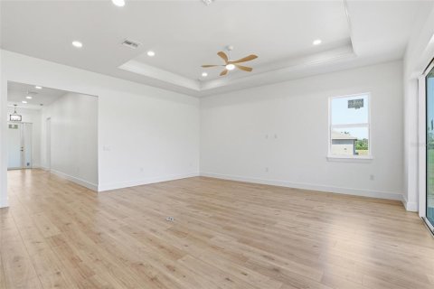 House in Punta Gorda, Florida 4 bedrooms, 204.85 sq.m. № 2122758 - photo 8