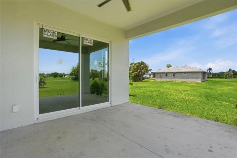 House in Punta Gorda, Florida 4 bedrooms, 204.85 sq.m. № 2122758 - photo 30