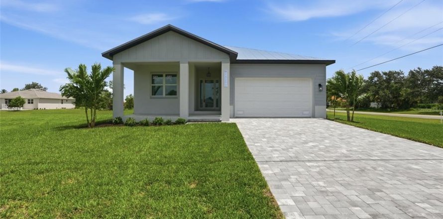 House in Punta Gorda, Florida 4 bedrooms, 204.85 sq.m. № 2122758