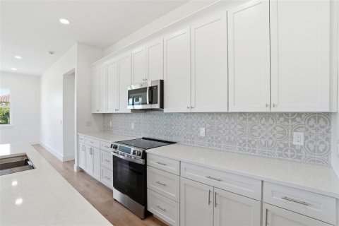 House in Punta Gorda, Florida 4 bedrooms, 204.85 sq.m. № 2122758 - photo 10