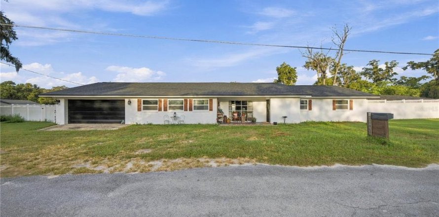House in Ocala, Florida 3 bedrooms, 168.52 sq.m. № 2393831