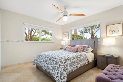 House in Fort Lauderdale, Florida 5 bedrooms, 273.88 sq.m. № 1850316 - photo 22