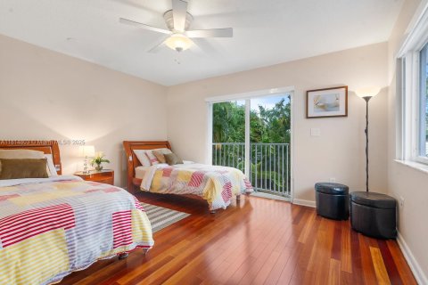 House in Fort Lauderdale, Florida 5 bedrooms, 273.88 sq.m. № 1850316 - photo 24