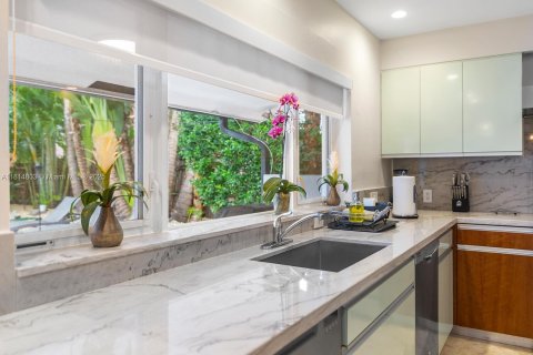 House in Fort Lauderdale, Florida 5 bedrooms, 273.88 sq.m. № 1850316 - photo 16