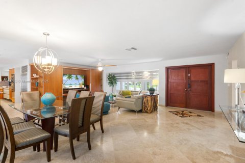 House in Fort Lauderdale, Florida 5 bedrooms, 273.88 sq.m. № 1850316 - photo 7