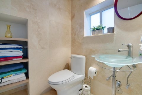 House in Fort Lauderdale, Florida 5 bedrooms, 273.88 sq.m. № 1850316 - photo 27