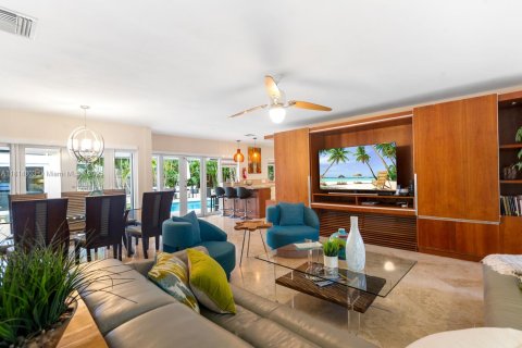 House in Fort Lauderdale, Florida 5 bedrooms, 273.88 sq.m. № 1850316 - photo 8