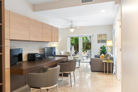 House in Fort Lauderdale, Florida 5 bedrooms, 273.88 sq.m. № 1850316 - photo 19
