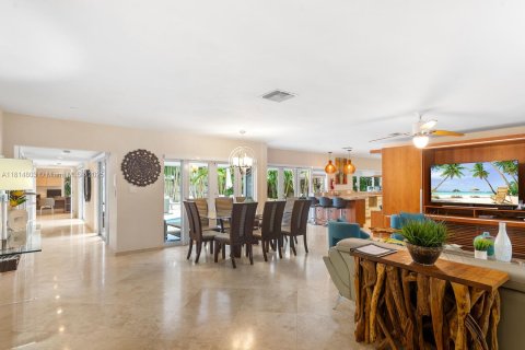 House in Fort Lauderdale, Florida 5 bedrooms, 273.88 sq.m. № 1850316 - photo 11