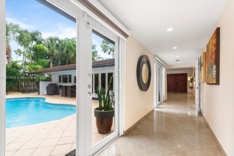 House in Fort Lauderdale, Florida 5 bedrooms, 273.88 sq.m. № 1850316 - photo 17