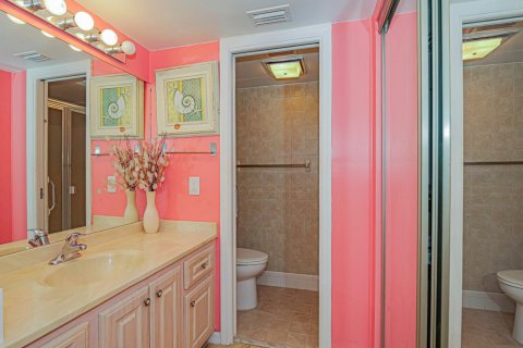 Condo in Vero Beach, Florida, 2 bedrooms № 2188371 - photo 15
