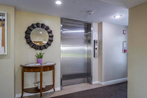 Condo in Vero Beach, Florida, 2 bedrooms № 2188371 - photo 3