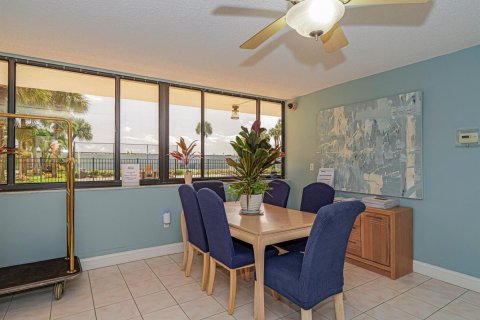 Condo in Vero Beach, Florida, 2 bedrooms № 2188371 - photo 25
