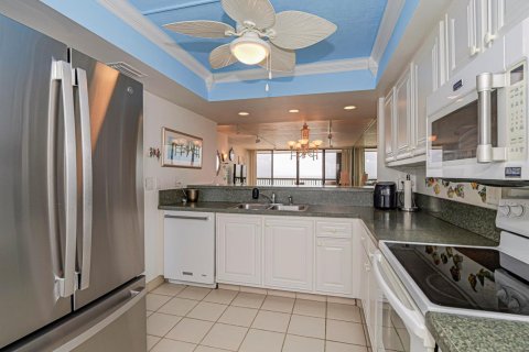 Condo in Vero Beach, Florida, 2 bedrooms № 2188371 - photo 10