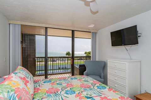 Condo in Vero Beach, Florida, 2 bedrooms № 2188371 - photo 14