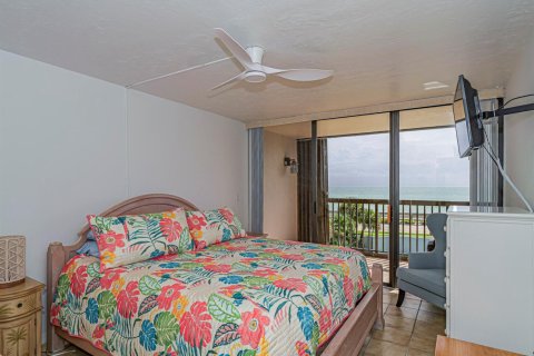 Condo in Vero Beach, Florida, 2 bedrooms № 2188371 - photo 13