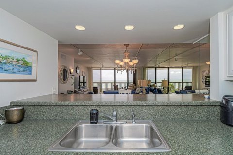 Condo in Vero Beach, Florida, 2 bedrooms № 2188371 - photo 11